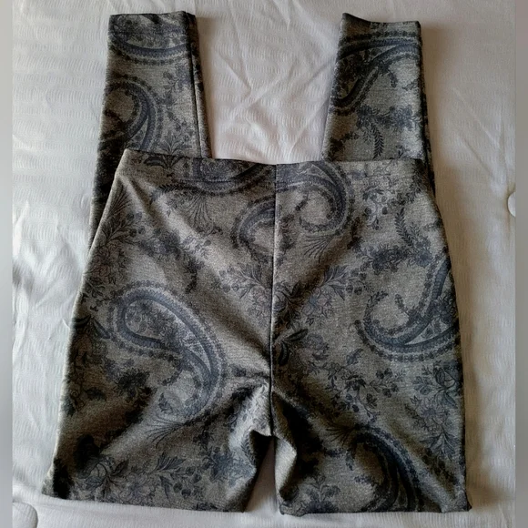 Chico's Fabulously Slimming Jeggings - Gray, Sz 0 - Like New - Picture 4 of 8